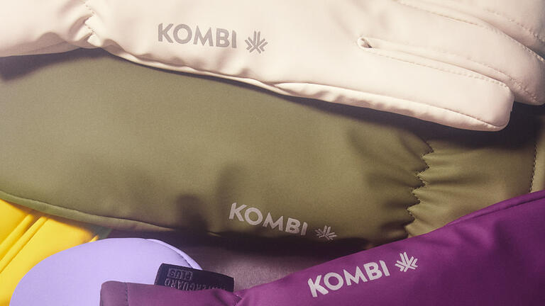 Kombi logo on mitts
