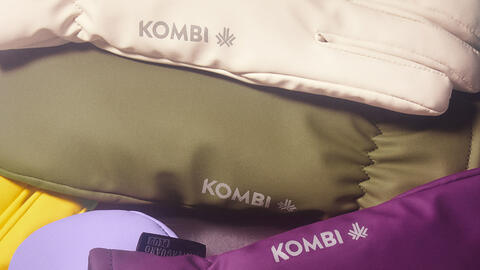 Kombi logo on mitts
