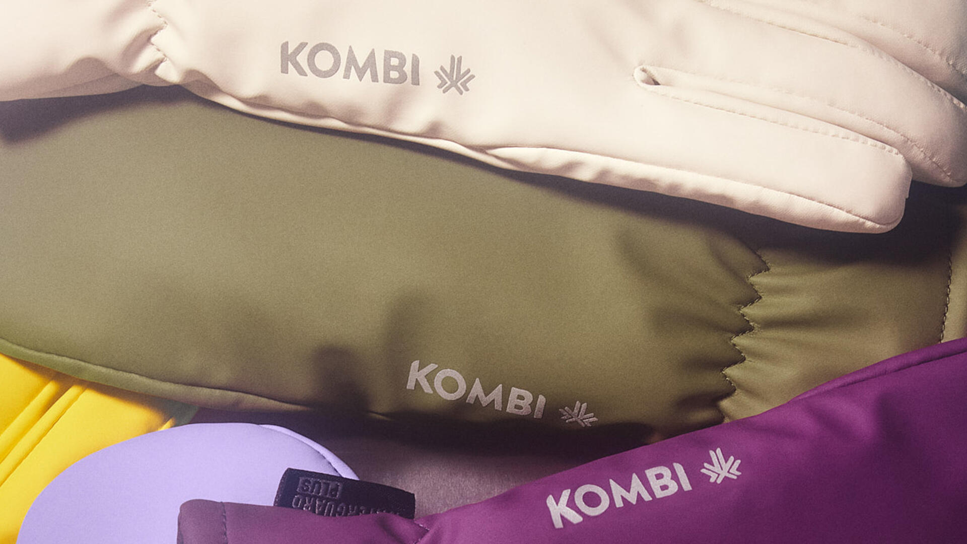Kombi logo on mitts
